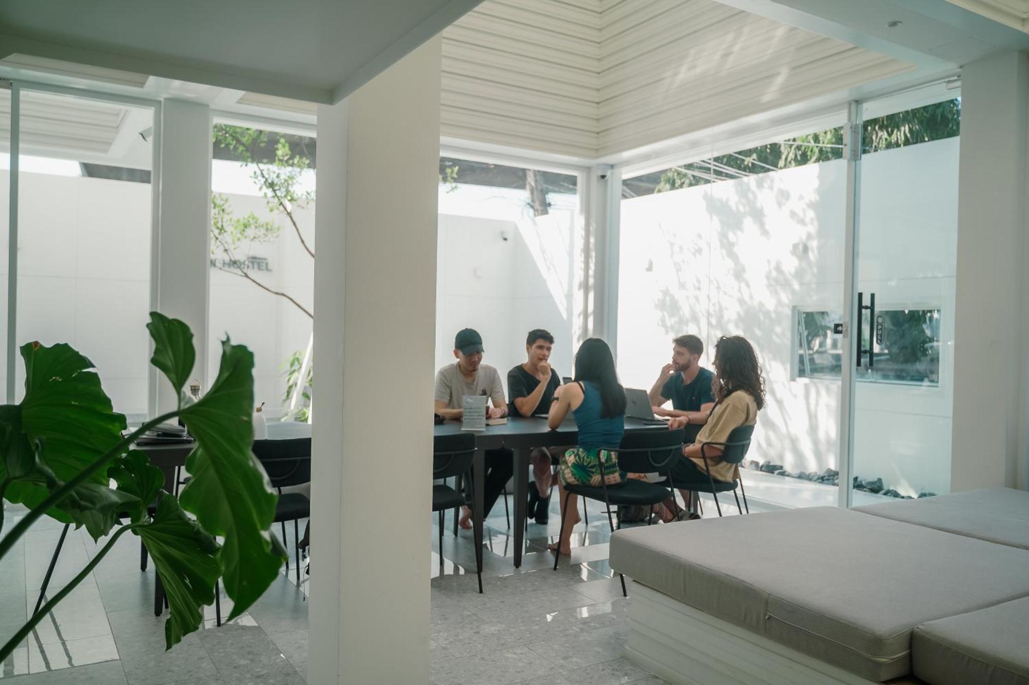 Matini Hostel Grandstation กรุงเทพมหานคร ภายนอก รูปภาพ