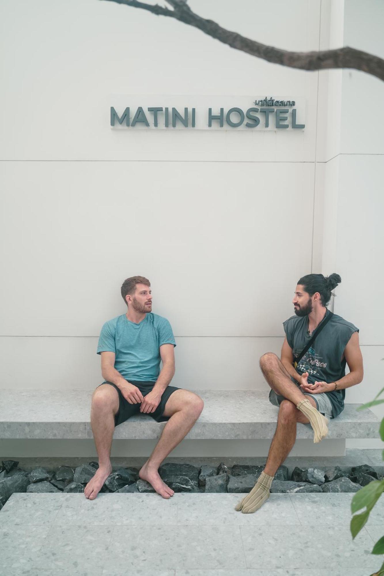 Matini Hostel Grandstation กรุงเทพมหานคร ภายนอก รูปภาพ